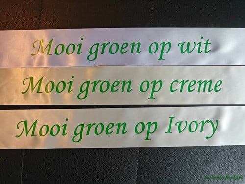 [A-025988] Bedrukt lint Ivory met Groene opdruk 45 mm 50 cm
